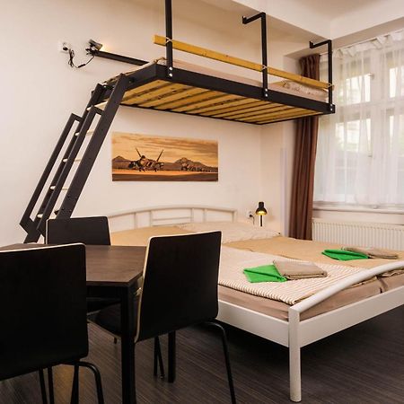 Flying Bed Apartment Close To Prague Castle And Airport Room photo