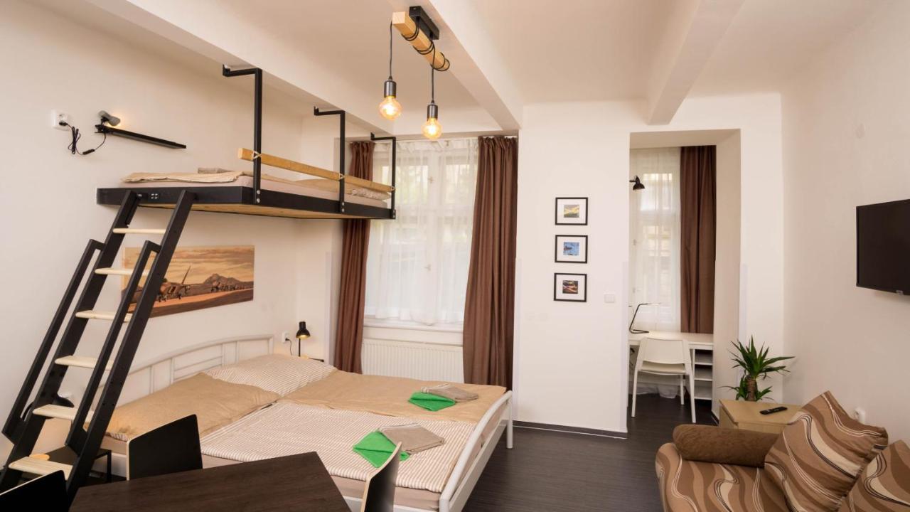 Flying Bed Apartment Close To Prague Castle And Airport Exterior photo