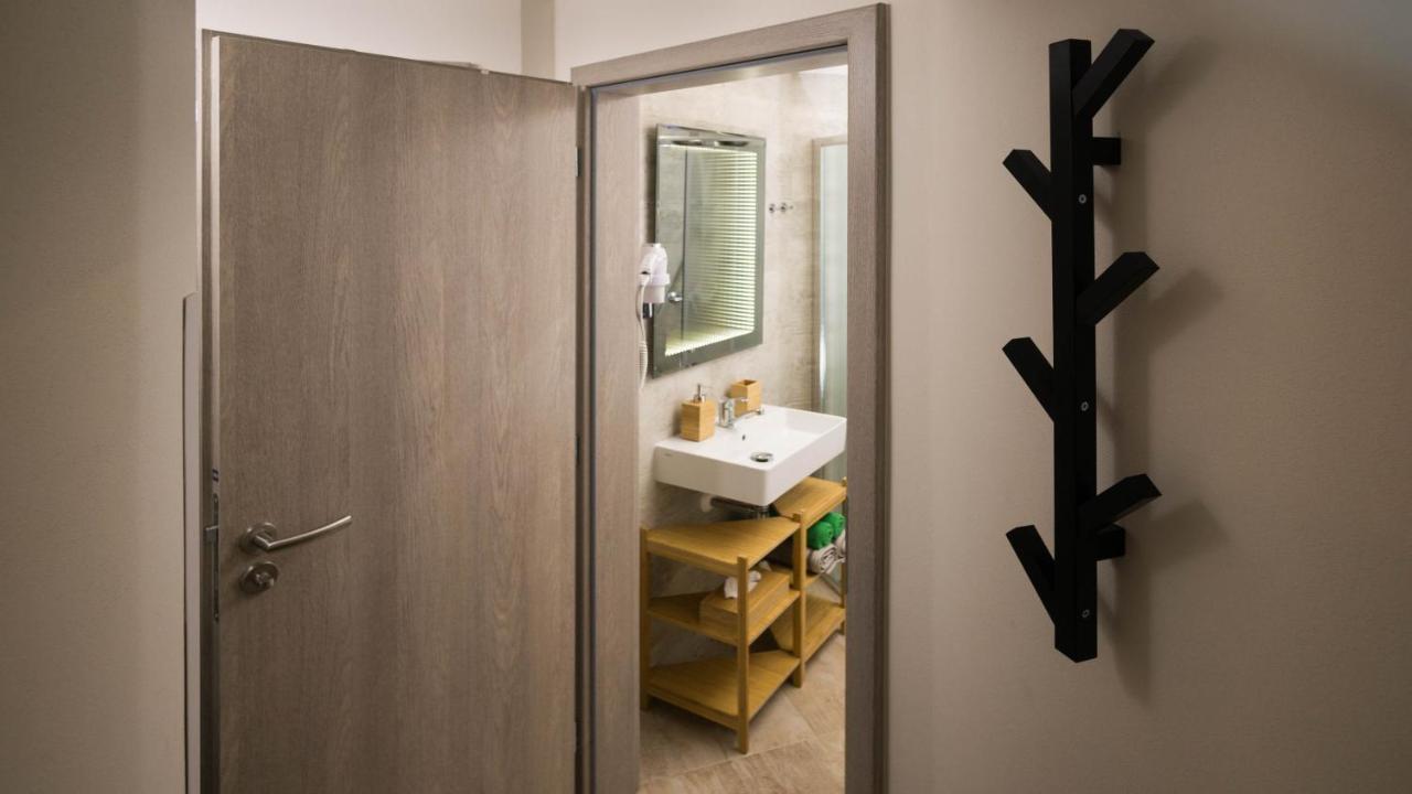 Flying Bed Apartment Close To Prague Castle And Airport Exterior photo