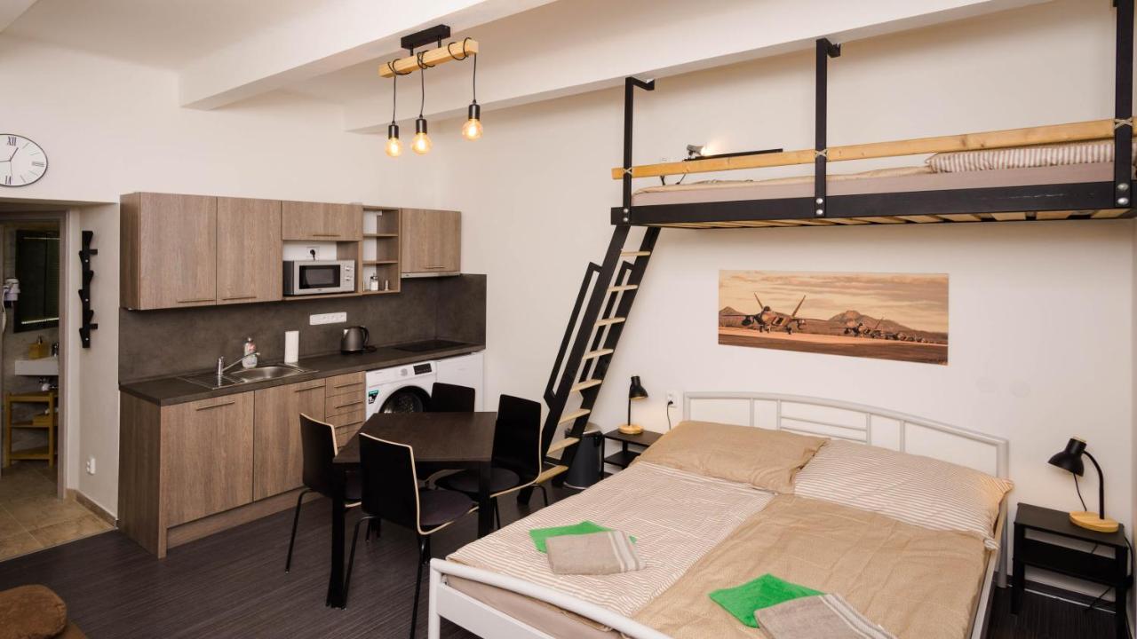 Flying Bed Apartment Close To Prague Castle And Airport Exterior photo