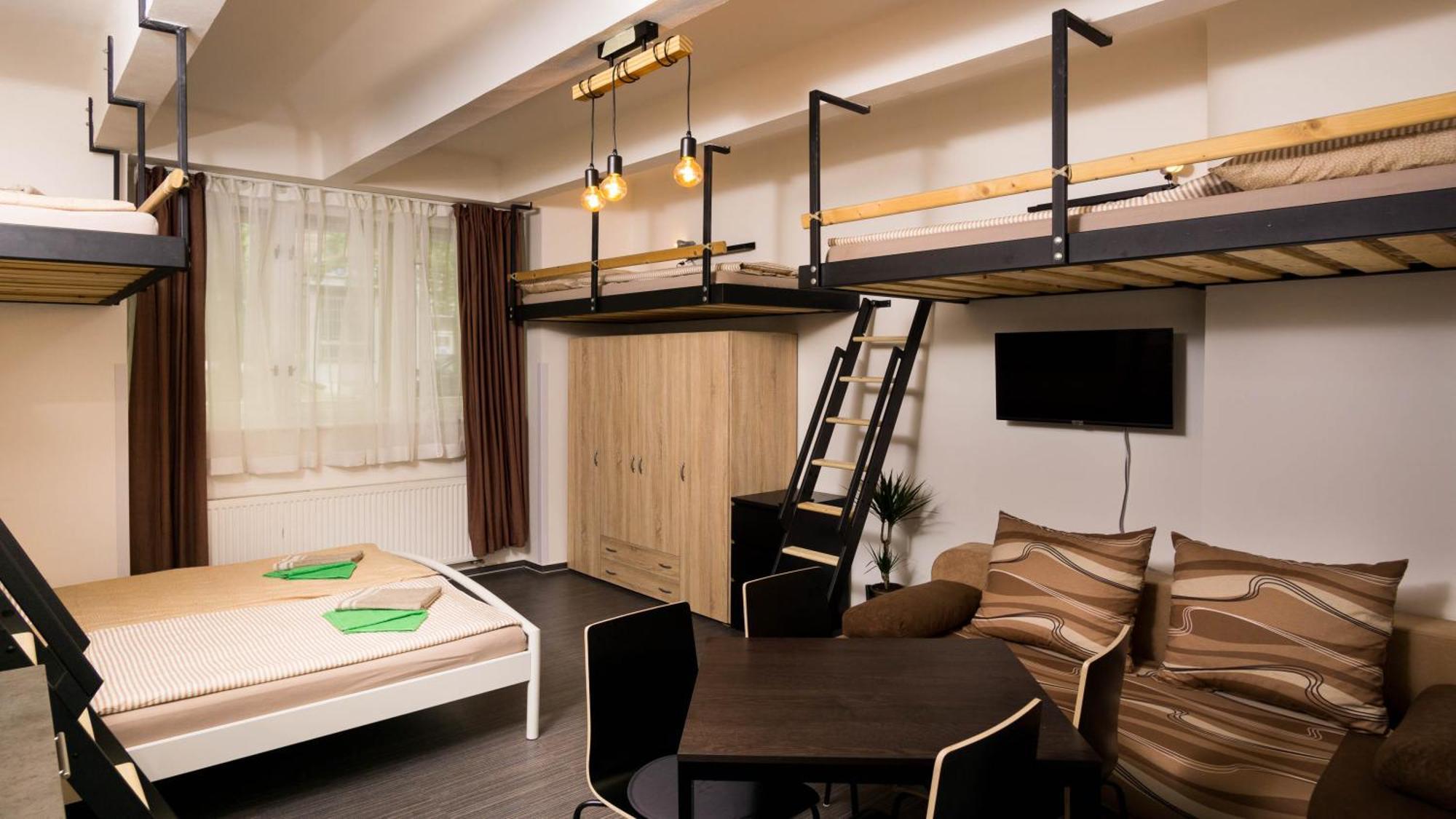 Flying Bed Apartment Close To Prague Castle And Airport Room photo