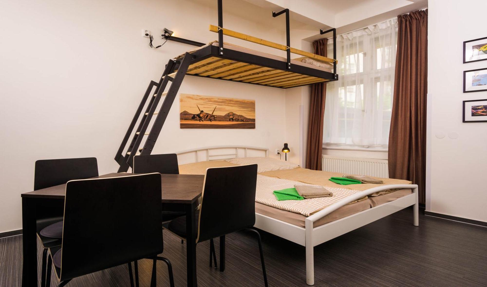 Flying Bed Apartment Close To Prague Castle And Airport Room photo
